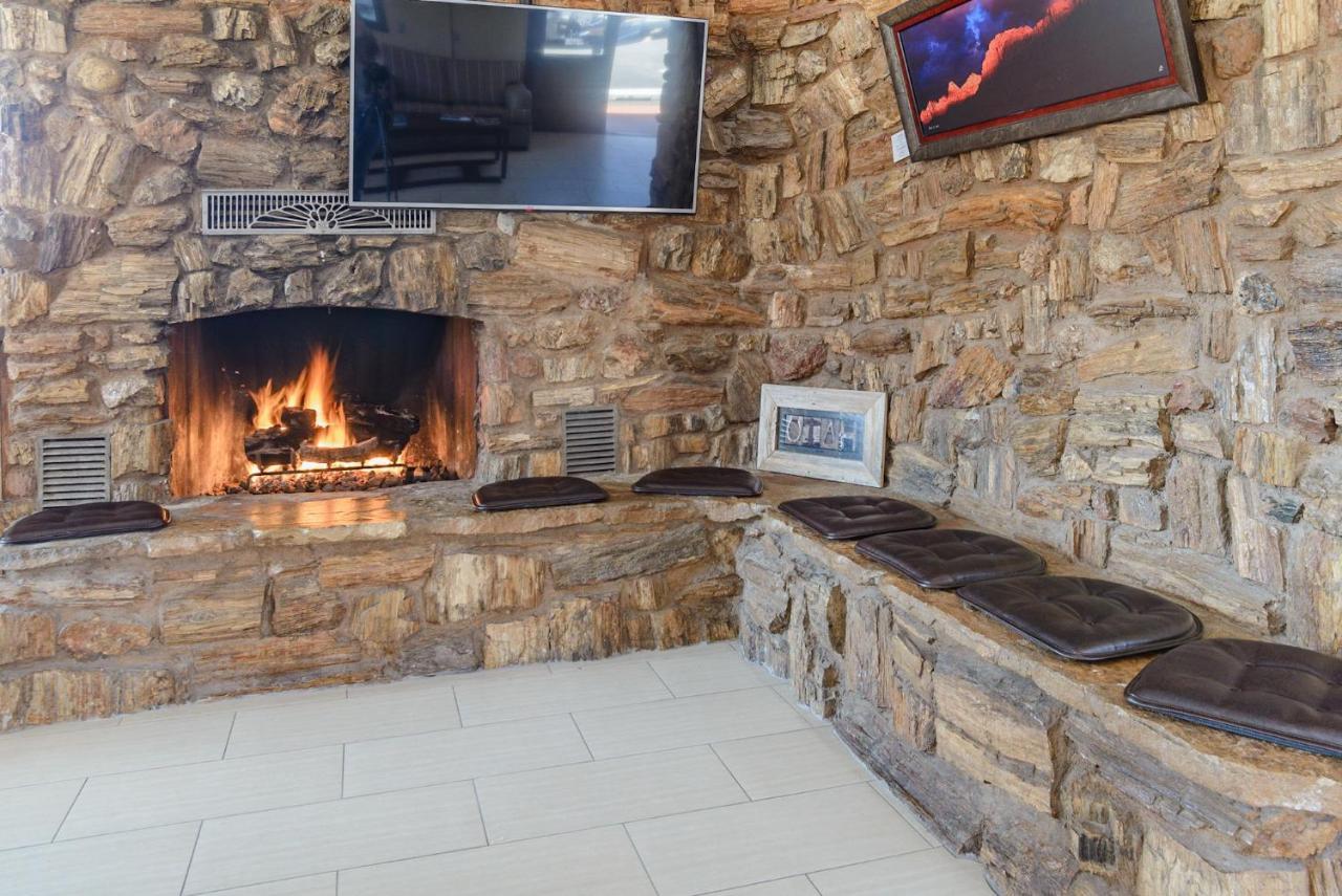 Pioneer Lodge Zion National Park-Springdale Bagian luar foto