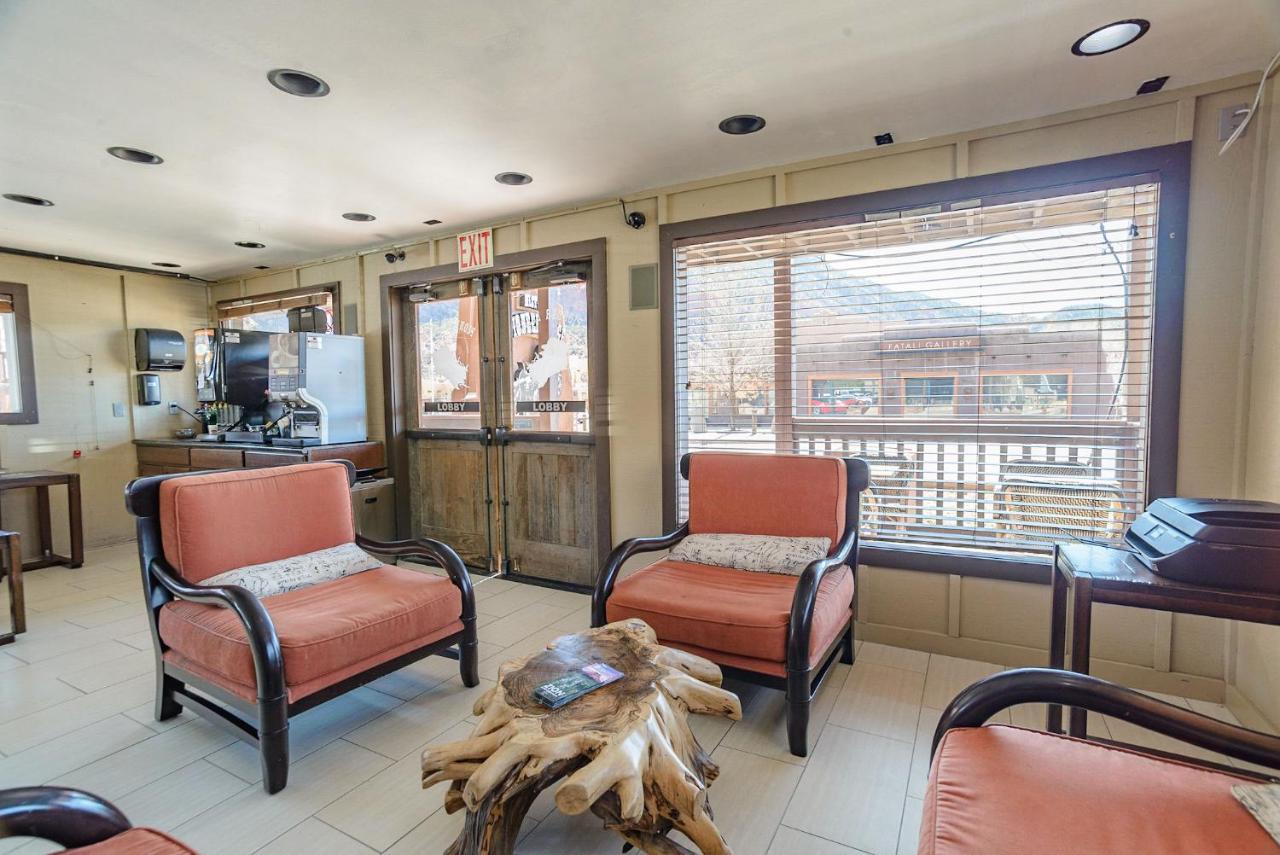 Pioneer Lodge Zion National Park-Springdale Bagian luar foto