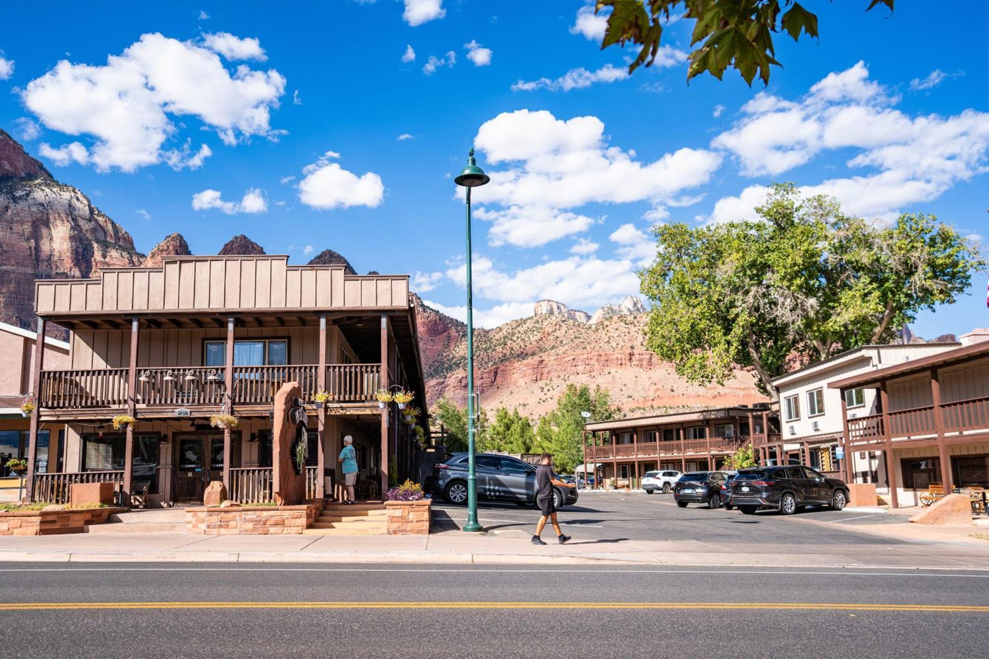 Pioneer Lodge Zion National Park-Springdale Bagian luar foto