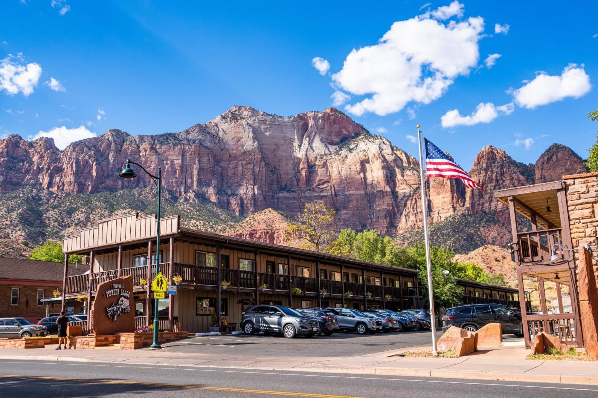 Pioneer Lodge Zion National Park-Springdale Bagian luar foto