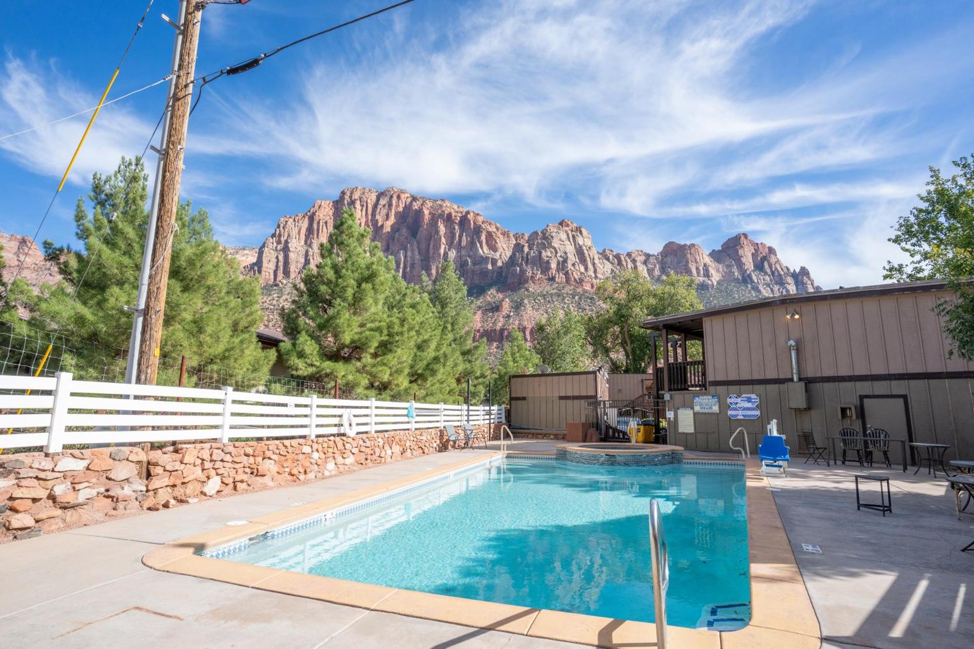 Pioneer Lodge Zion National Park-Springdale Bagian luar foto