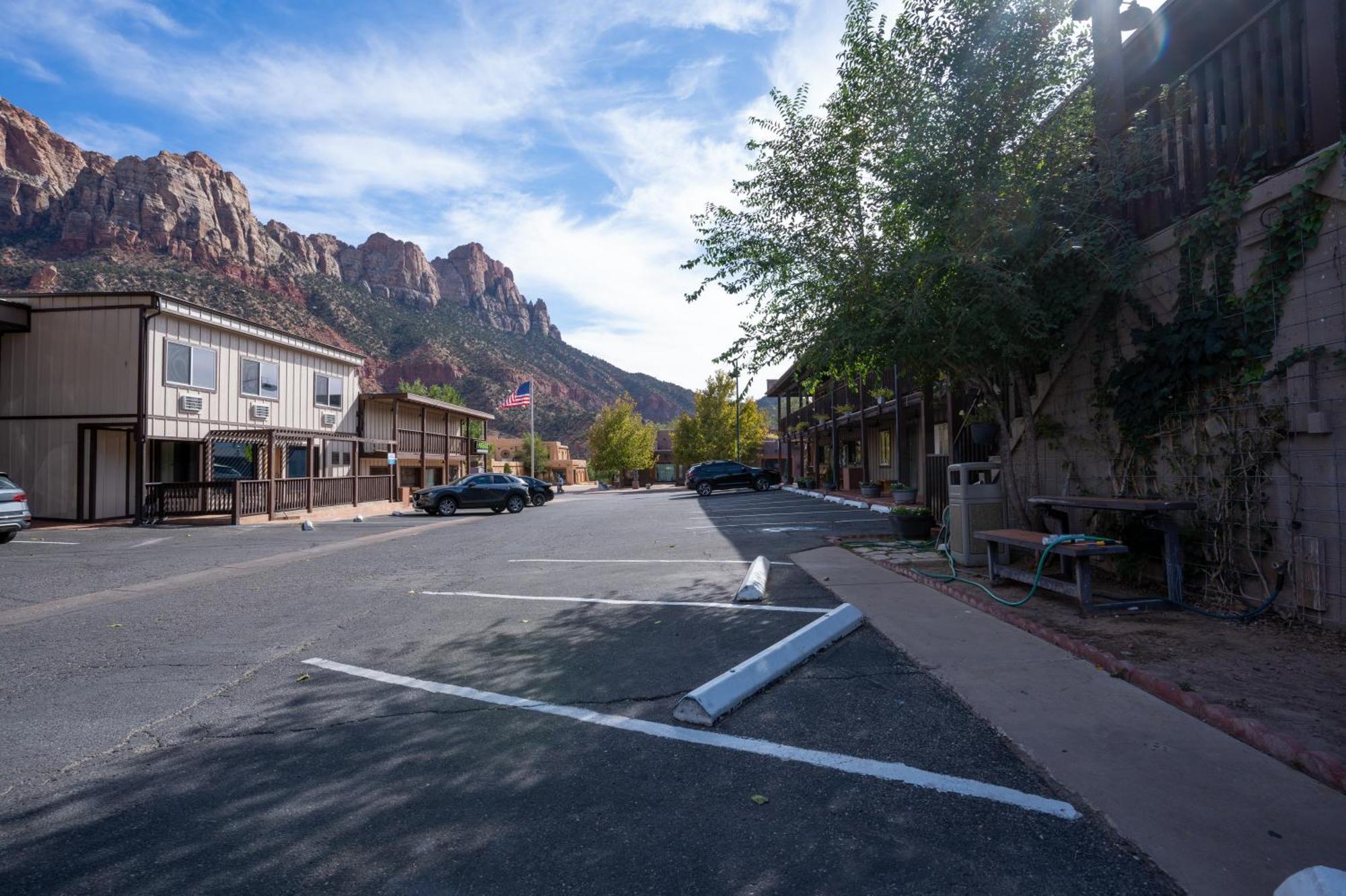 Pioneer Lodge Zion National Park-Springdale Bagian luar foto