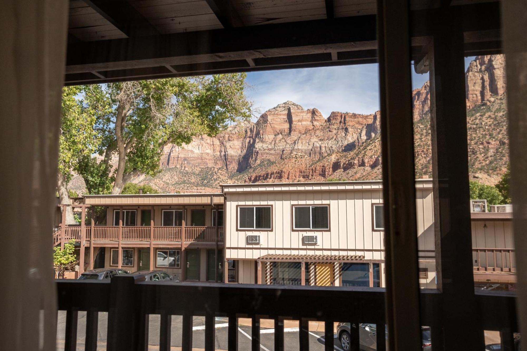 Pioneer Lodge Zion National Park-Springdale Bagian luar foto